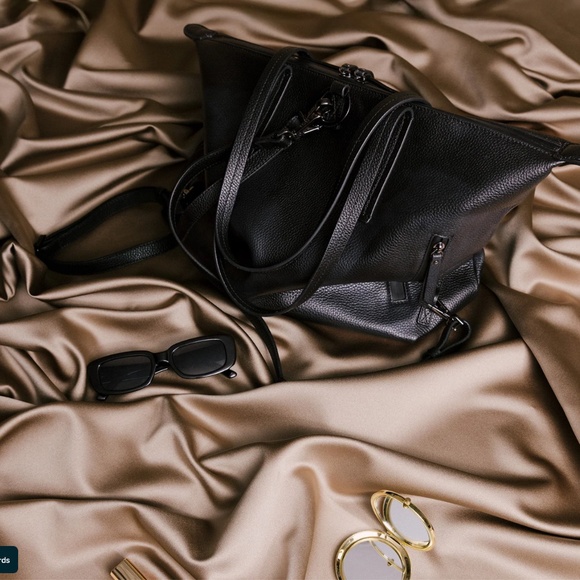 NEW Caraa Convertible Studio Tote in Black Leather - Picture 6 of 12